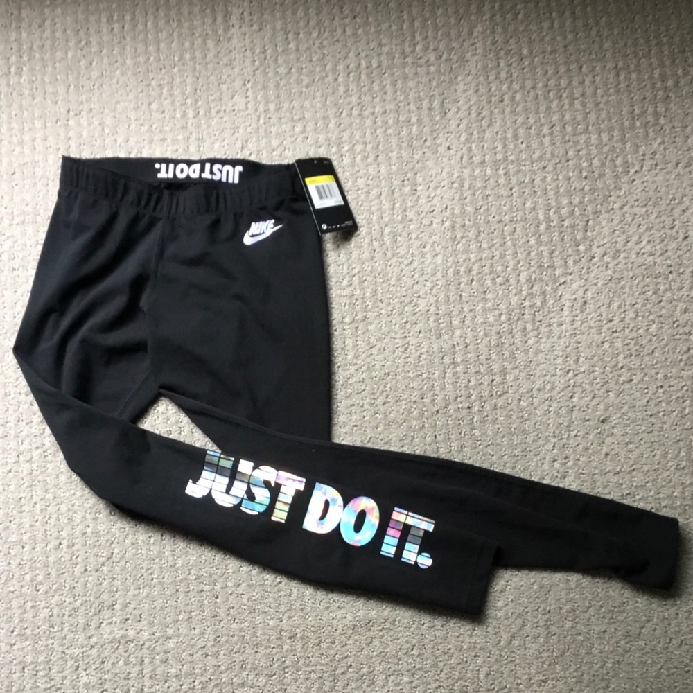 NWT Nike leggings. Black. Size S